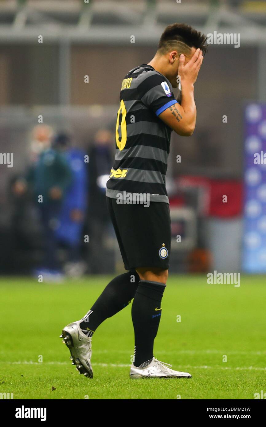 Lautaro Martinez du FC Internazionale Milano abattu pendant le FC Internazionale vs SSC Napoli, le football italien Serie A matc - photo .LM/Luca Rossini Banque D'Images