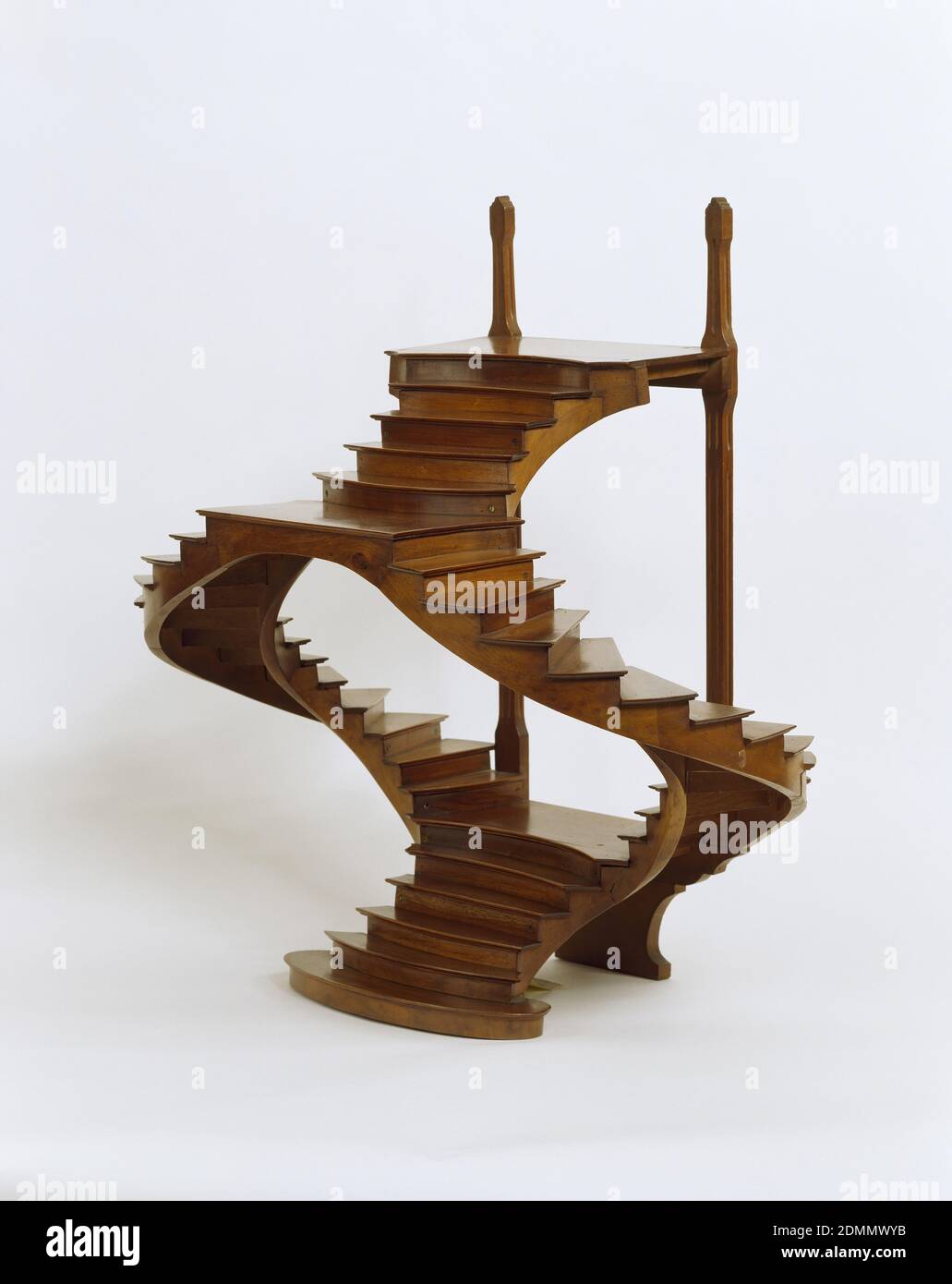 Modèle d'escalier, Planed, sculpté, plaqué et cerisier tourné, modèle d'escalier double se joignant au sommet et à la base avec ouverture au centre., France, fin du XIXe siècle, modèles et prototypes, Arts décoratifs, modèle d'escalier Banque D'Images