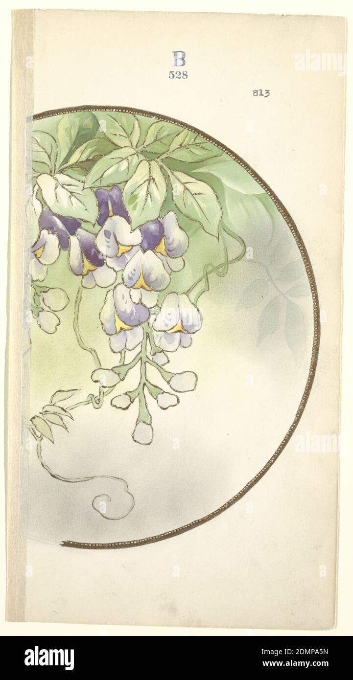 Décoration pour une assiette, pinceau et aquarelle, gouache d'or, graphite sur papier crème, cercle d'or partiel entourant un groupe de fleurs violettes avec des feuilles vertes encadrées d'or., Japon, 1880–1910, vaisselle, dessin Banque D'Images