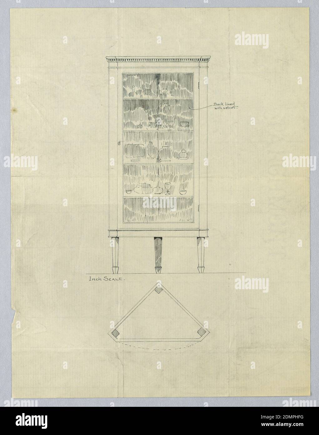 Plan et élévation pour armoire d'angle triangulaire, A.N. Davenport Co., stylo et encre noire sur papier crème fin, Elevation (segment supérieur de la feuille) : avant de l'armoire avec dessus moulé et panneau de porte en verre; 4 étagères intérieures contiennent des morceaux de porcelaine; surélevées sur 3 pattes de fixation. Plan (segment inférieur de la feuille) : silhouette triangulaire de l'armoire avec coins arrondis., 1900–05, mobilier, dessin Banque D'Images