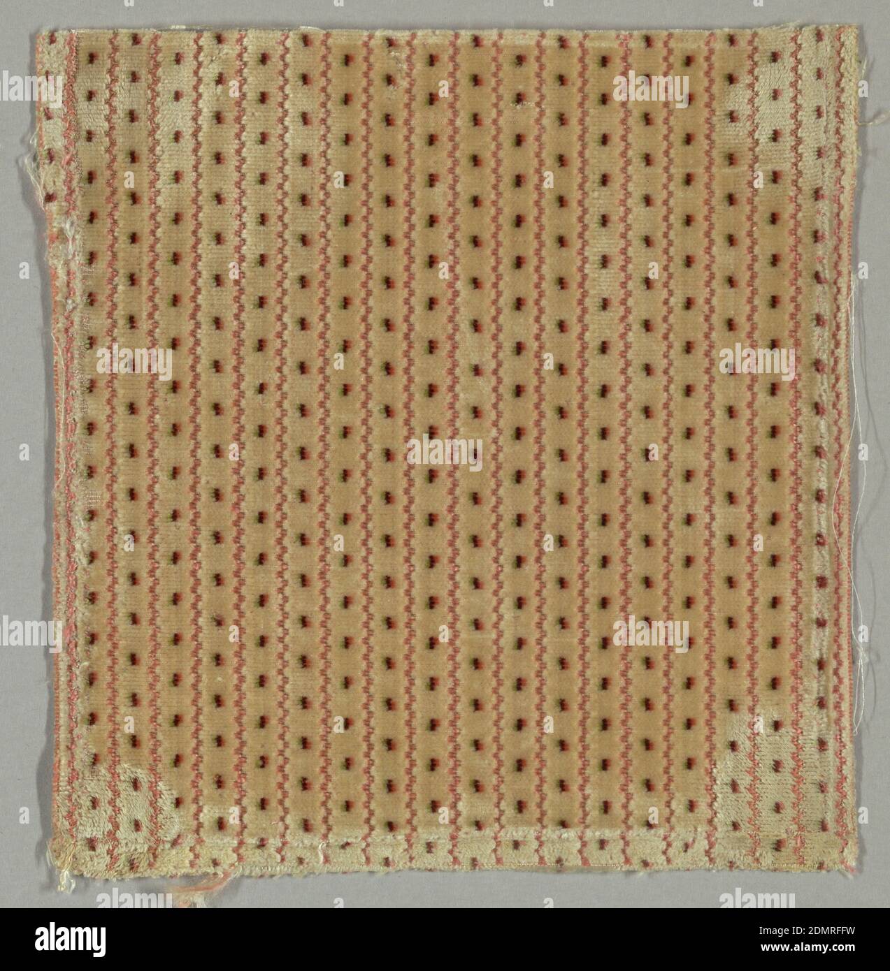 Fragment, Moyen: Soie technique: Coupe de velours supplémentaire dans une fondation tissée, fragment de velours Havane avec des rayures roses verticales et des pois tricolores de vert, noir et orange., France, fin du XVIIIe siècle, textiles tissés, fragment Banque D'Images