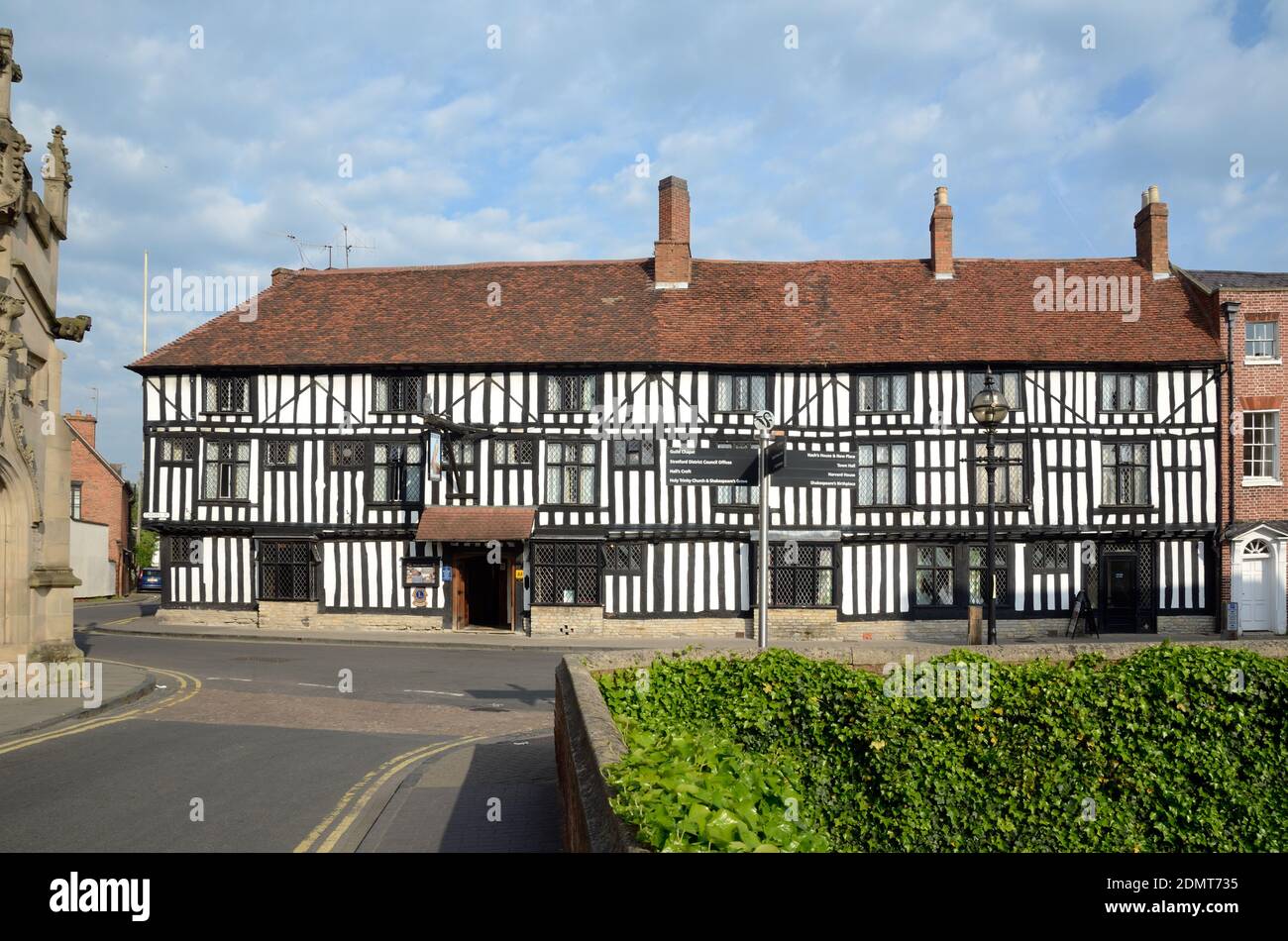 L'ancien hôtel Falcon maintenant Hôtel Indigo dans le bois historique-encadré Ou bâtiment médiéval en demi-bois Stratford-upon-Avon Warwickshire Angleterre Banque D'Images
