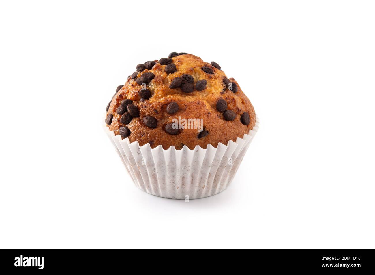 Muffin au chocolat tout juste cuit isolé sur fond blanc Banque D'Images