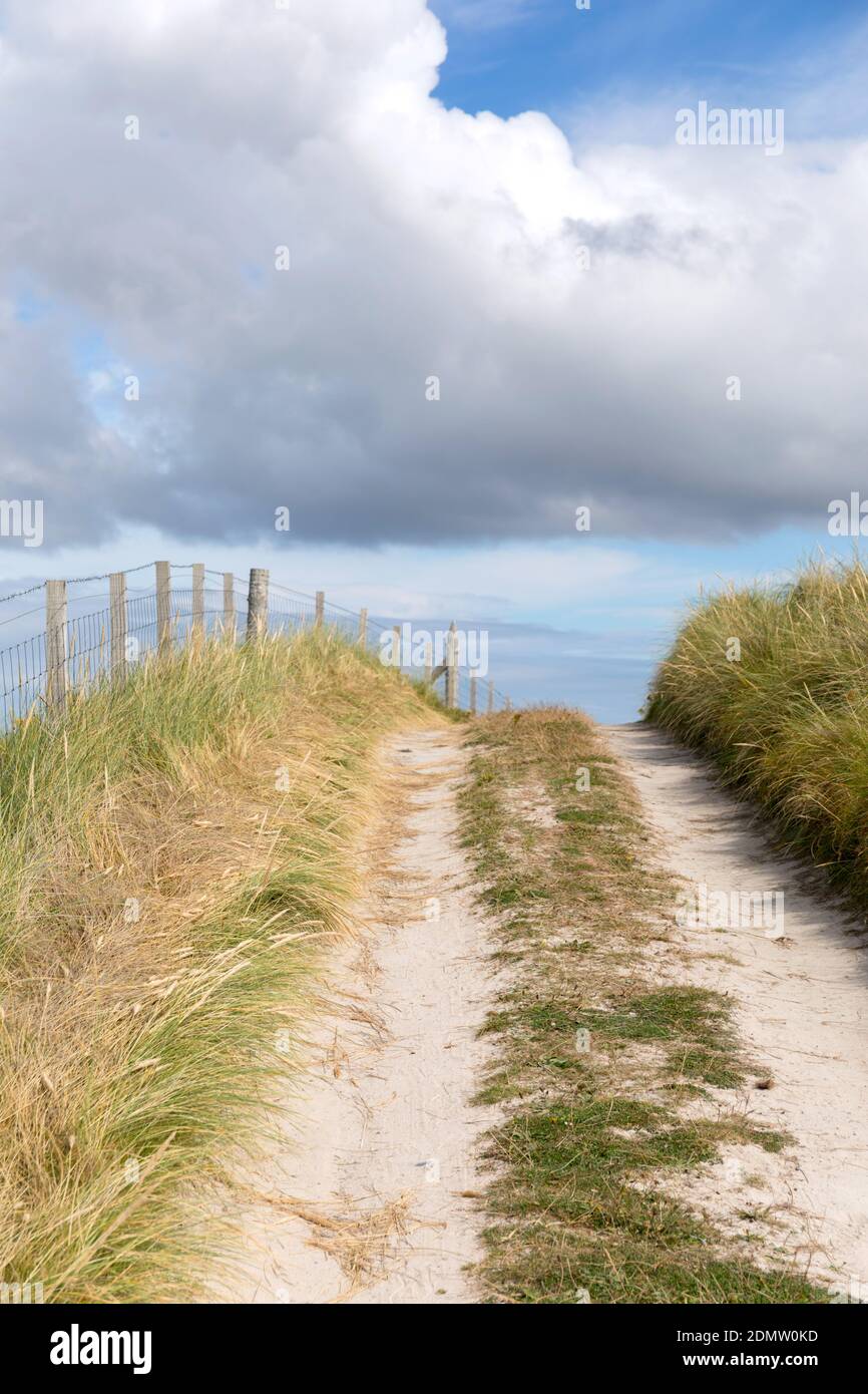 Chemin menant à la baie de Culla, Benbecula, Hebrides extérieures Banque D'Images
