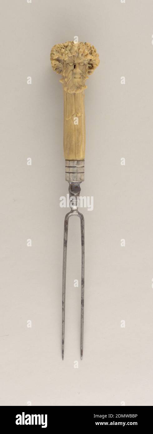 Fourche, Antler, acier, argent, longue fourche à deux branches, épaulement arrondi, col articulé. Ferrule en argent. Manche de bois sculpté comme grotesque barbe visage mâle avec tête en fourrure., Allemagne du Sud ou Autriche, milieu à la fin du XVIIIe siècle, coutellerie, Arts décoratifs, fourchette Banque D'Images