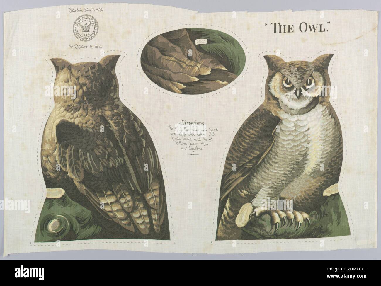 The Owl, Medium: Cotton technique: Imprimé par rouleau gravé sur un tissage simple, panneau imprimé, intitulé «The Owl» avec vue avant, arrière et bas d'un hibou perché dans les tons de brun, vert et jaune, destiné à être coupé et cousu dans un jouet bourré. Les instructions de couture sont imprimées au centre. « Arnold Print Works, North Adams, ma » est imprimé dans le coin supérieur gauche, North Adams, Massachusetts, USA, 1892, textiles imprimés, teints et peints, textile, textile Banque D'Images