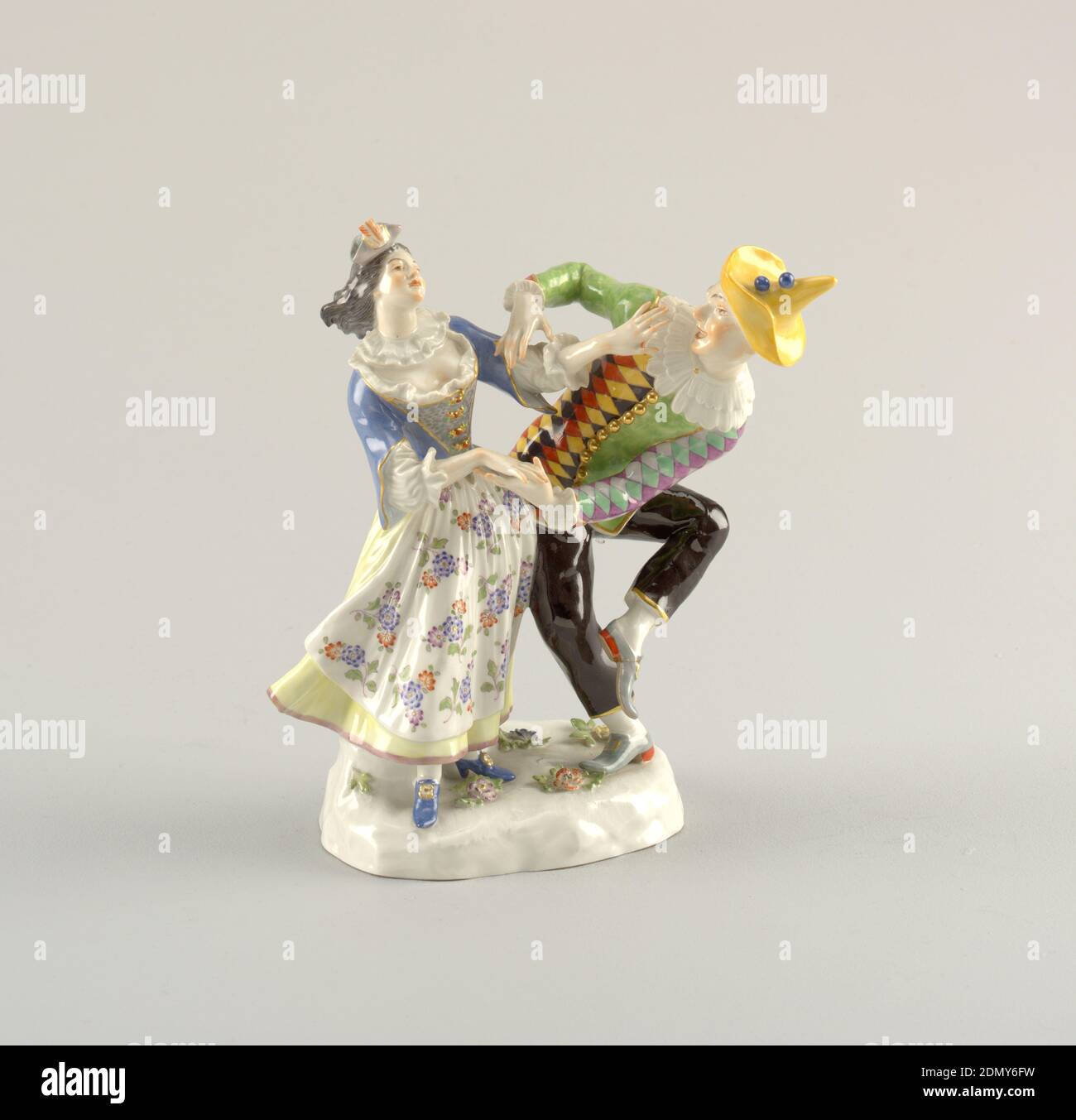 Figure d’un Arlequin dansant et d’une colombine, manufacture de porcelaine Meissen, allemand, actif de 1710 à nos jours, Johann Friedrich Eberlein, allemand, 1696 - 1749, porcelaine en pâte dure, émail vitreux, or, Arlequin dansant et Columbine du Commedia dell’Arte., Allemagne, 19e siècle, céramique, Arts décoratifs, figure Banque D'Images