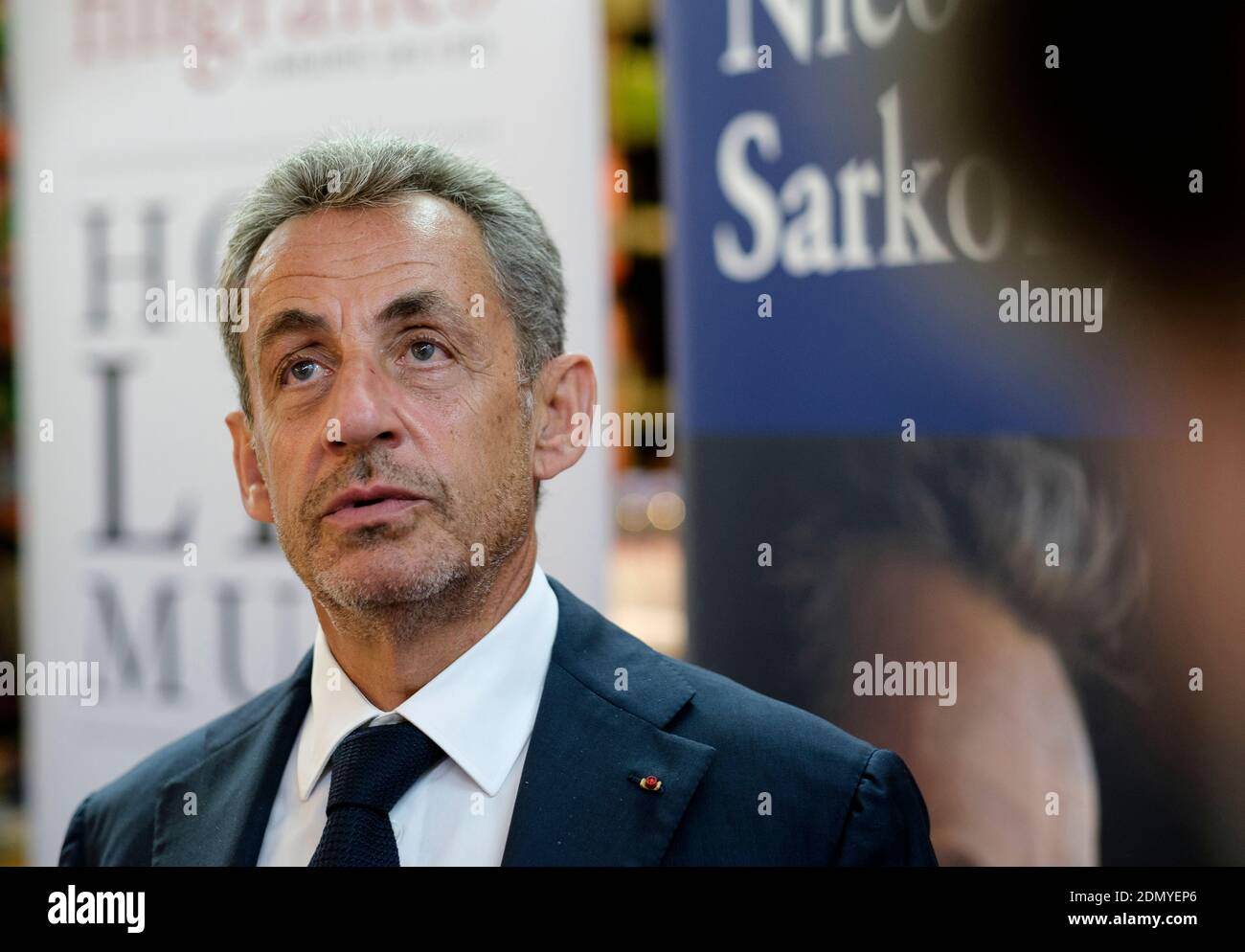 Bruxelles, Belgique, le 3 septembre 2020: Nicolas Sarkozy signe des copies de son livre "le temps des temps" (The Time of Storm) Banque D'Images