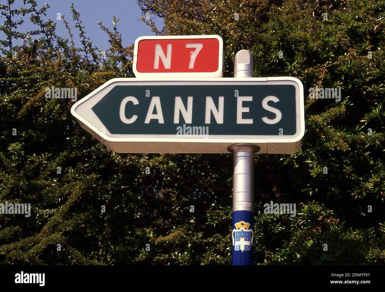 Route française vers Cannes dans le sud de la France Sur la Côte d'Azur Banque D'Images