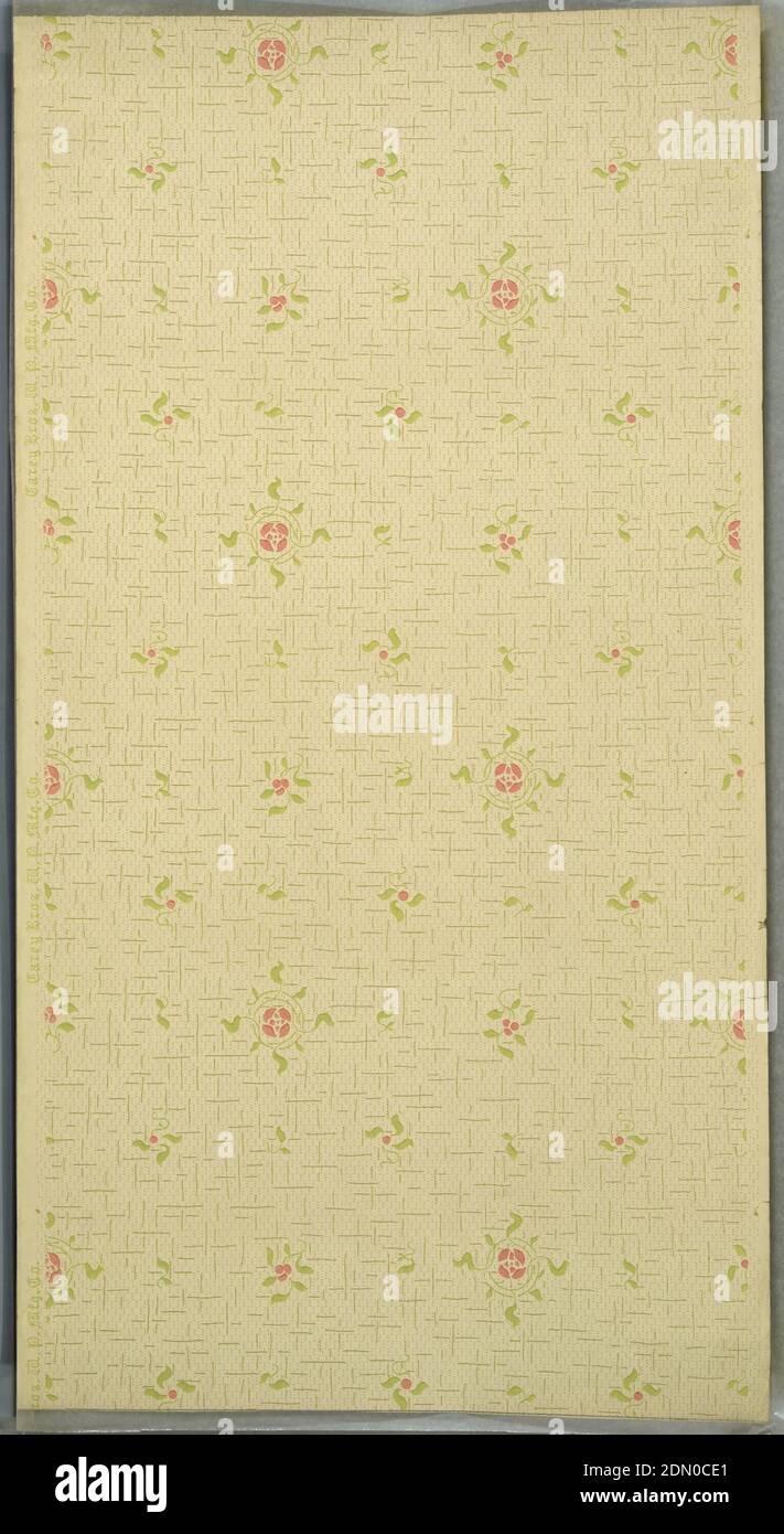 Papier de plafond, Carey Bros. W.P. Mfg Co., Philadelphie, Pennsylvanie, a fondé en 1882, papier imprimé à la machine, petits motifs floraux et feuilles stylisés de tailles et de formes variées. Intersection de lignes courtes et fines de vigne (vertes). Arrière-plan des points. Crème moulu. Imprimé en rose et vert., imprimé en lisière: 'Carey Bros. W. P. Mfg Co.', Philadelphie, Pennsylvanie, États-Unis, 1905–1915, revêtements muraux, papier de plafond Banque D'Images