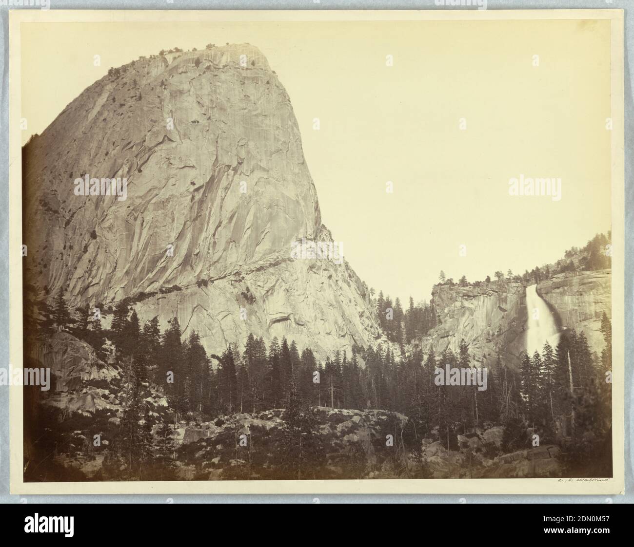 Mount Broderick, Nevada Falls, 700 pieds, Yosemite, imprimé argentique, Etats-Unis, 1861–66, paysages, Photographie, Photographie Banque D'Images