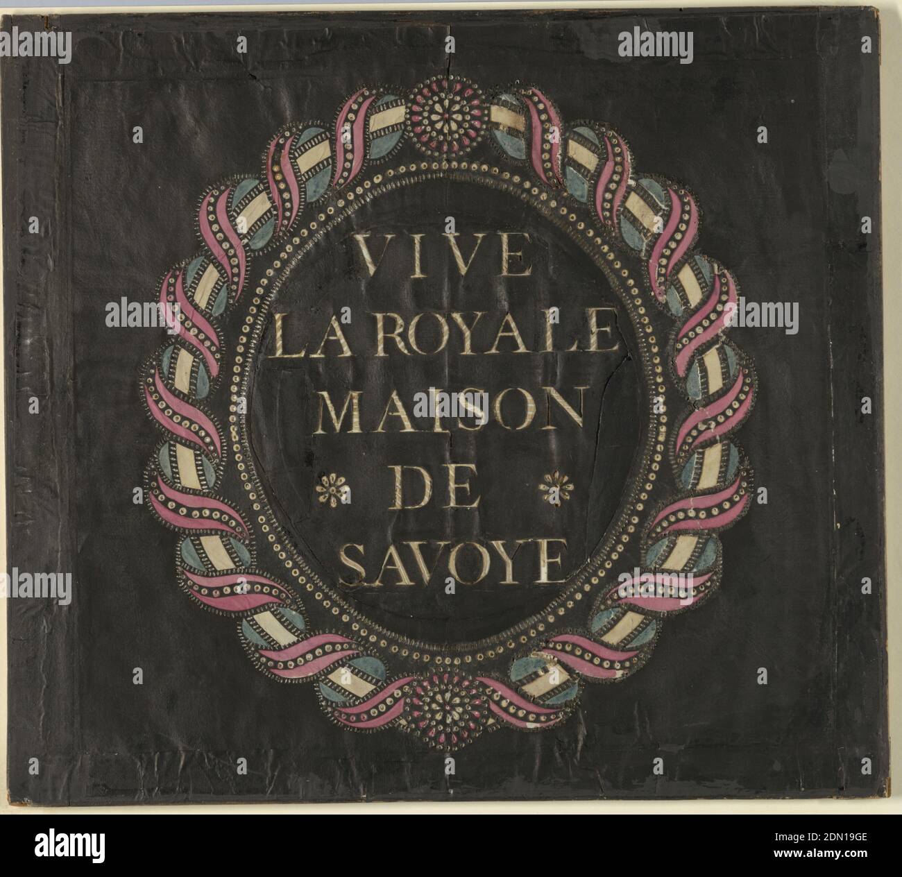 Vive la Royale Maison de Savoye (longue vie de la Maison Royale de Savoye), feuille de papier sur cadre en bois, diapositive de lanterne magique, jouet optique. Sur le champ noir, ellipse verticale formée de perles percées, enfermant le texte découpé entouré par le motif de baguette torsadée en rouge, bleu et blanc, avec le fleuron circulaire en haut et en bas., Savoy, France, ca. 1780, jouets et jeux, diapositive lanterne, diapositive lanterne Banque D'Images