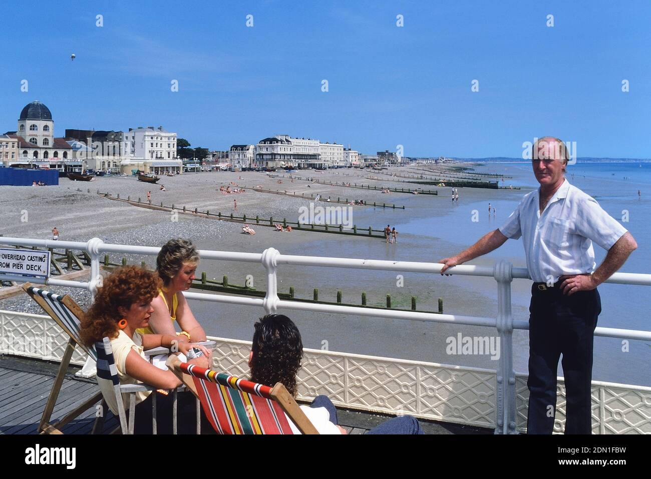 Jetée de Worthing, West Sussex, Angleterre, Royaume-Uni. Circa 1980 Banque D'Images