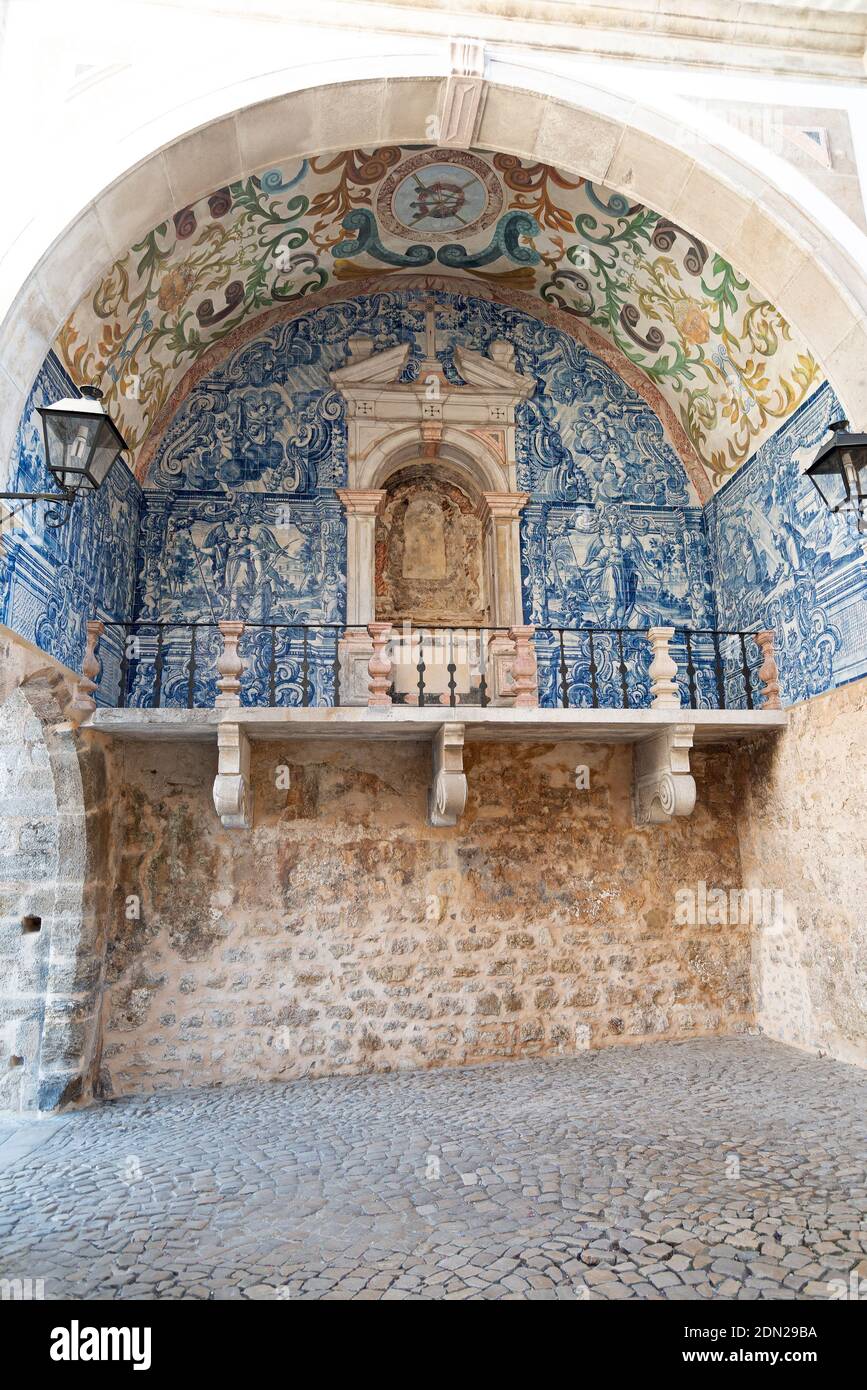 Obidos, Portugal : l'art dans la cité médiévale fortifiée Banque D'Images