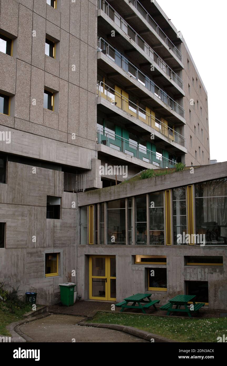 France, Paris. Le Campus de l'Université internationale. Maison du Bresil (Maison du Brésil). Bâtiment conçu par le Corbusier (1887-1965) et Lucio Costa (1902-1998). Il a été inauguré en 1959. Vue extérieure. Banque D'Images