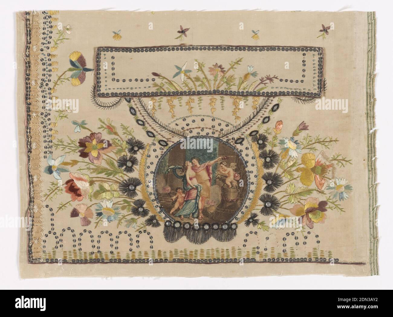 Fragments de gilet, Moyen: Soie, soie imprimée, argent et brillants technique: Brodé, appliqué, et imprimé sur le tissage Uni, Bas de deux fronts de gilet en taffetas de soie ivoire brodés avec des silks polychrome, fils métalliques d'argent et brillants. Médaillons imprimés appliqués avec des scènes pastorales, entourés de fleurs brodées, Angleterre ou France, fin du XVIIIe siècle, costume et accessoires, fragments de gilet Banque D'Images