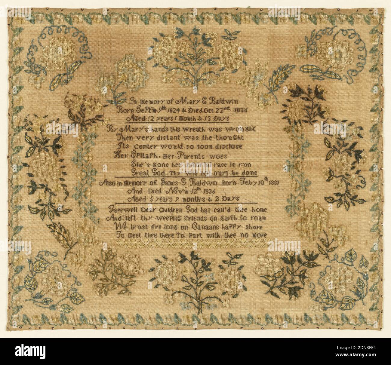 Sampler, Moyen: Broderie de soie sur la fondation de lin technique: Brodé sur le tissage Uni, UNE inscription commémorative enfermée dans une couronne florale, brodée principalement en jaune avec le vert et le brun. Une gloire du matin apparaît dans chaque coin, et une bordure florale très étroite de vigne entoure l'ensemble. L'inscription se lit comme suit : à la mémoire de Mary F Baldwin, née le 9 septembre 1824 et décédée le 22 octobre 1836, âgée de 12 ans, 1 mois et 13 jours, par les mains de Mary, cette couronne a été forgée, puis très lointaine a été la pensée, son centre aurait si vite révélé, son épitaphe: ses parents malheurs Banque D'Images