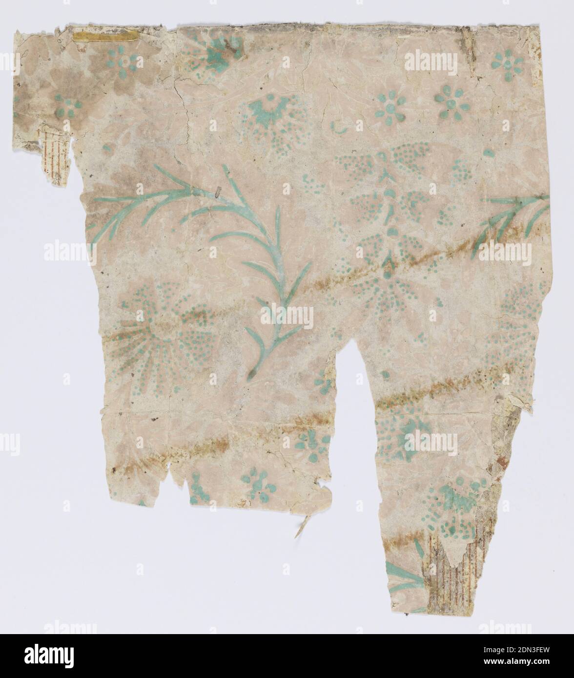 Flanc - fragment, papier imprimé en bloc, motif floral stylisé, imprimé en vert et blanc et au moins une couleur fugitive de plus. Imprimé sur un sol brun clair, 1840–80, revêtements muraux, paroi latérale - fragment Banque D'Images