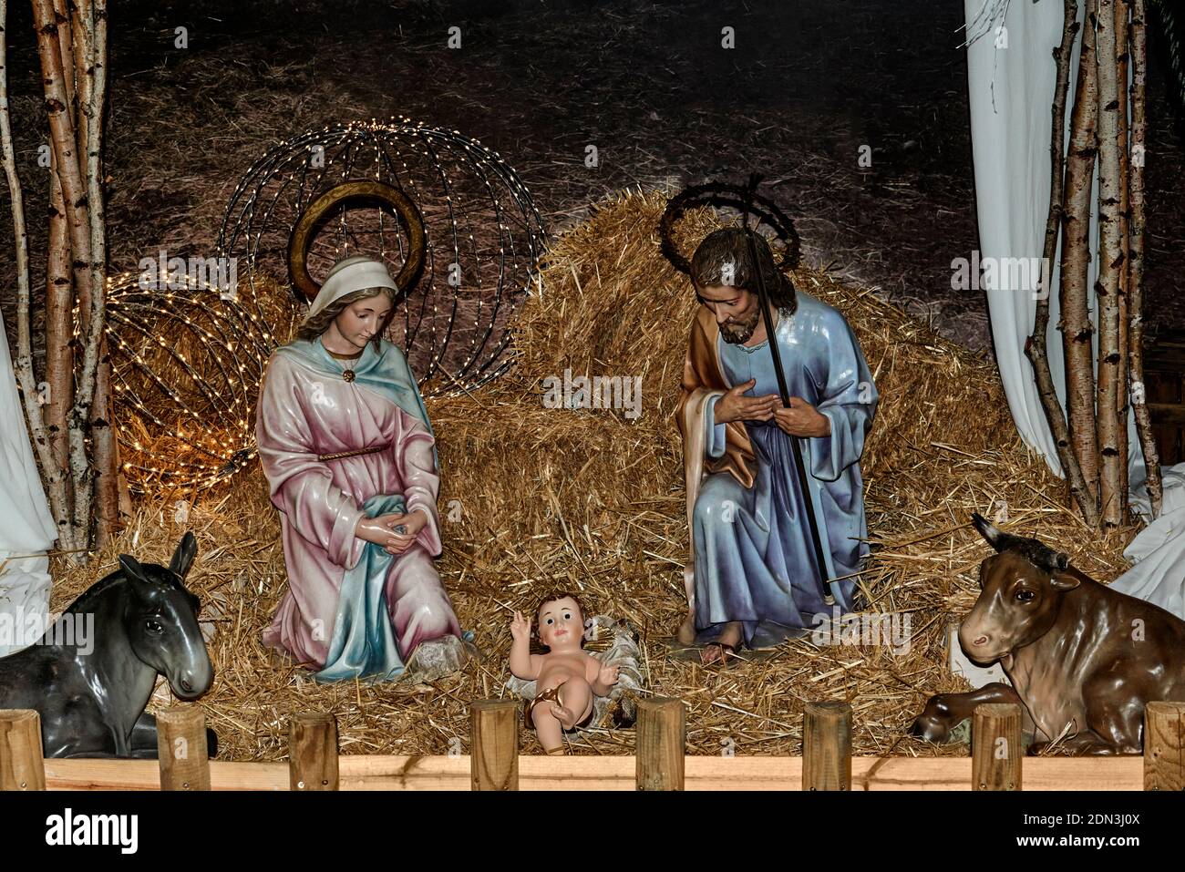 Portail Belen dans la mairie de Villarreal avec décorations et lumières de Noël, Castellon de la Plana, Espagne, Europe Banque D'Images