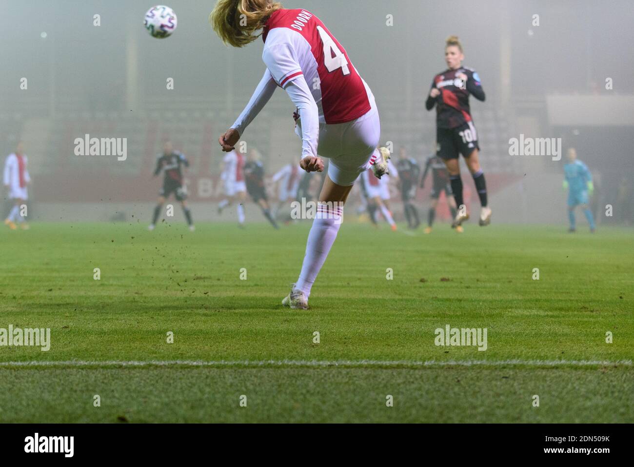 Munich, Allemagne. 16 décembre 2020. Coup de pied libre lors du match de football de la Ligue des champions des femmes de l'UEFA (Round 32) entre le FC Bayern Munich et Ajax Amsterdam. Sven Beyrich/SPP crédit: SPP Sport Press photo. /Alamy Live News Banque D'Images