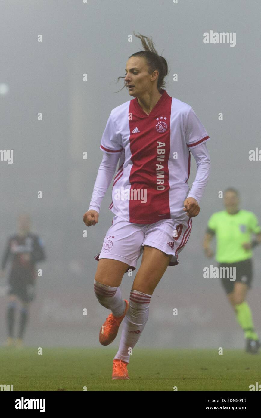 Munich, Allemagne. 16 décembre 2020. Lucie Vonkova (#9 Ajax Amsterdam) lors du match de football de l'UEFA Women's Champions League (Round 32) entre le FC Bayern Munich et Ajax Amsterdam. Sven Beyrich/SPP crédit: SPP Sport Press photo. /Alamy Live News Banque D'Images