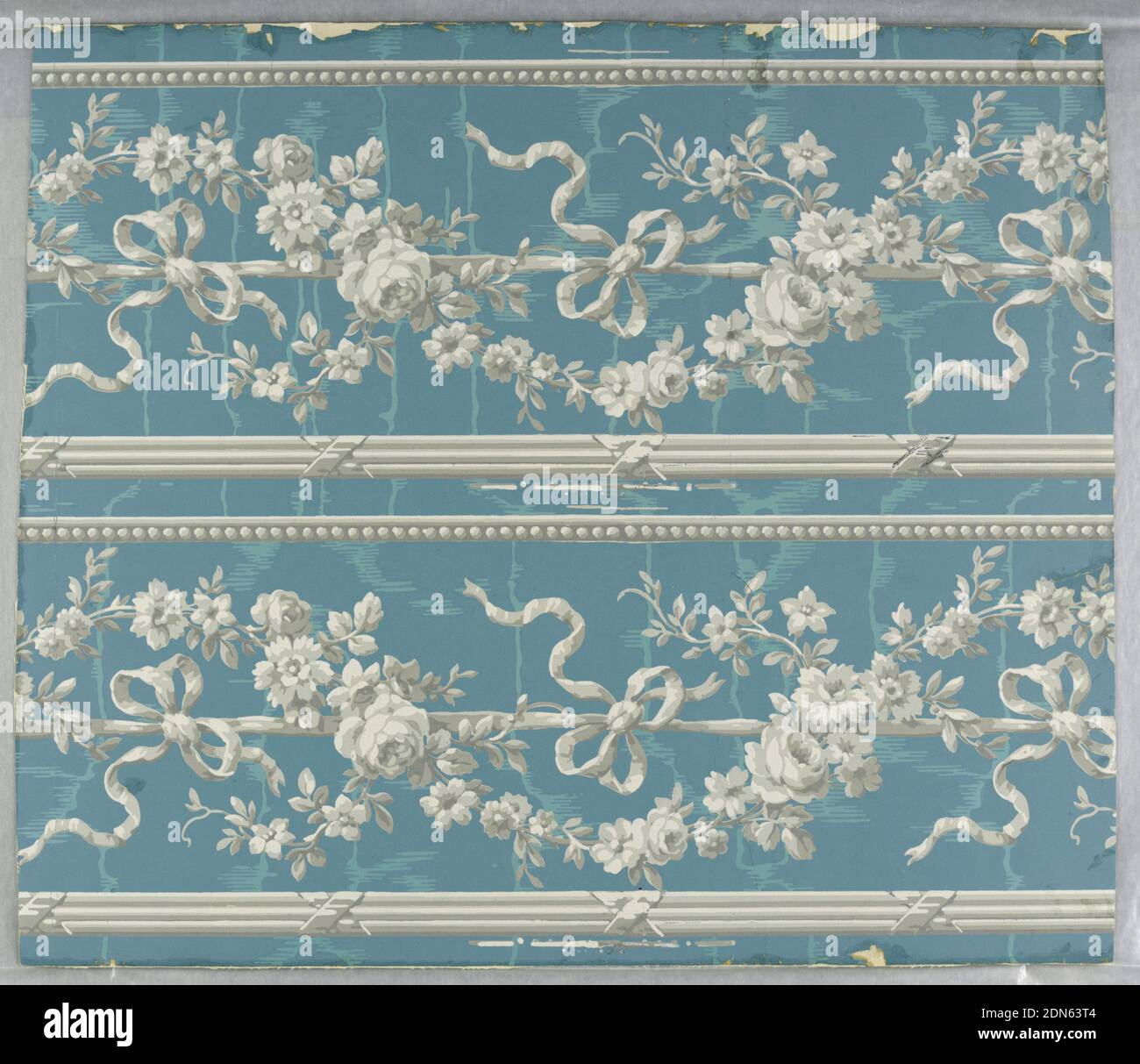 Flanc, Jules Desfossé, français, active 1851 - 1863, papier imprimé en bloc, a) UN flanc de motif de moiré, imprimé dans des tons de bleu; b) une feuille de frise, destinée à être coupée en deux parties, avec des festons et des rubans floraux, imprimés en bleu, gris et blanc sur sol bleu glacé., France, 1880–90, revêtements muraux, flanc Banque D'Images