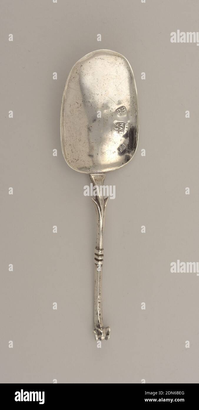 Cuillère, argent, grand bol à cuillère ovale. Manche en S-SCROLL avec trois nervures au centre, se terminant en volute., Naples, Italie, 1718, coutellerie, Arts décoratifs, Spoon Banque D'Images