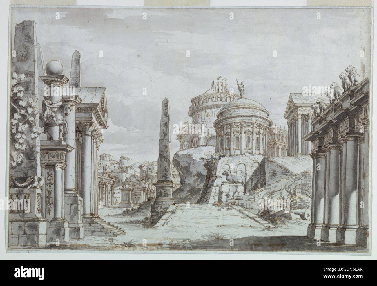 Stage Design, UN forum, stylo et encre brune, pinceau et gris et rose pâle laver sur la craie noire sur papier cousu, rectangle horizontal. Vue sur un forum en ruines. Ruines et bâtiments anciens sur les côtés et en arrière-plan (temples rectangulaires et ronds). Un obélisque au milieu et un monument équestre à gauche., Rome, Italie, ca. 1725, théâtre, dessin Banque D'Images