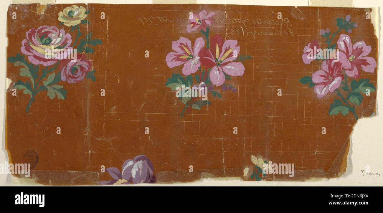 Conception pour un brocart de soie, fragment, quartier impressionné, pinceau et gouache sur papier de traçage huileux, trois oughts roses sont montrés dans une rangée horizontale; la gauche est une rose de jardin. Bas : le dessus de deux creux de fleurs en quinconce., France, 1825–1850, dessin Banque D'Images