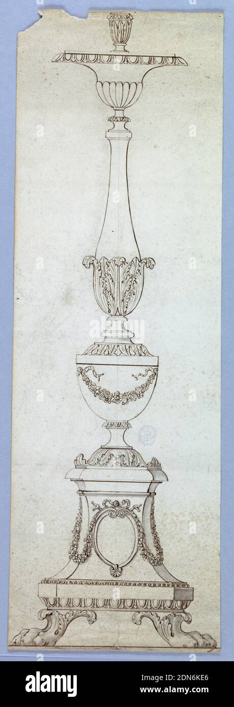 Projet pour un Candelabrum, Graphite, stylo et encre, pinceau et bistre sur papier, à la base se trouvent les pieds du lion se terminant dans des feuilles d'acanthus. La base est octogonale. À l'avant se trouve un médaillon ovale avec des festons et un nœud papillon. La partie inférieure de l'arbre est une urne se tenant sur l'acanthus. La partie supérieure est un balster qui monte au-dessus d'un calice. Sur le dessus est un bol en bossed et une douille., Italie, ca. 1820, métallurgie, dessin Banque D'Images