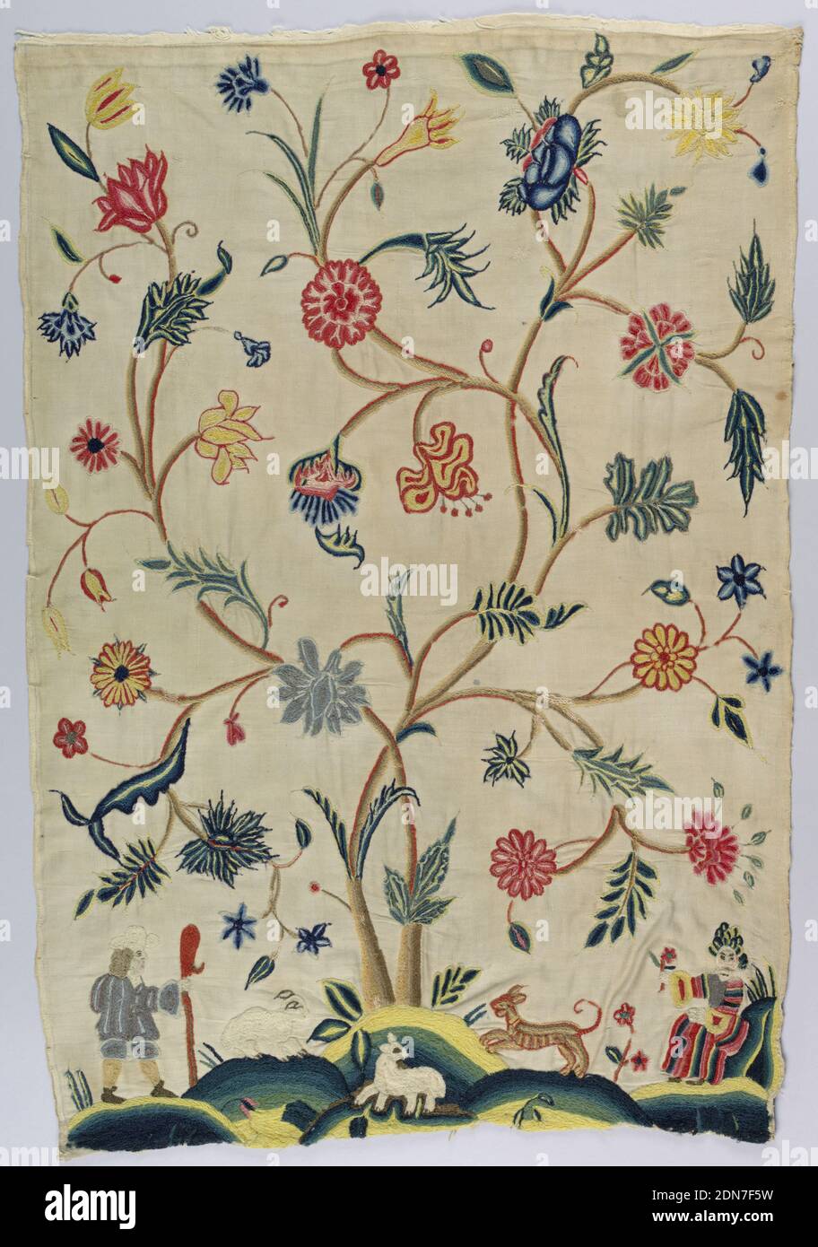 Panel, Medium: lin, coton, laine technique: Laine de crêpe broderie sur 12 sergé armure à tige, chevrons, satin, lingots et chaînette, petit panneau brodé dans un dessin illustré montrant un arbre central avec des branches ressemblant à une vigne qui s'élève d'un monticule stylisé. En bas à gauche, on voit un homme avec un crook de chiffrage; et en bas à droite, une femme assise tient une fleur. Le premier plan a deux agneaux et un chien. Chaîne en lin, trame en coton, Angleterre, début du XVIIIe siècle, broderie et couture, panneau Banque D'Images