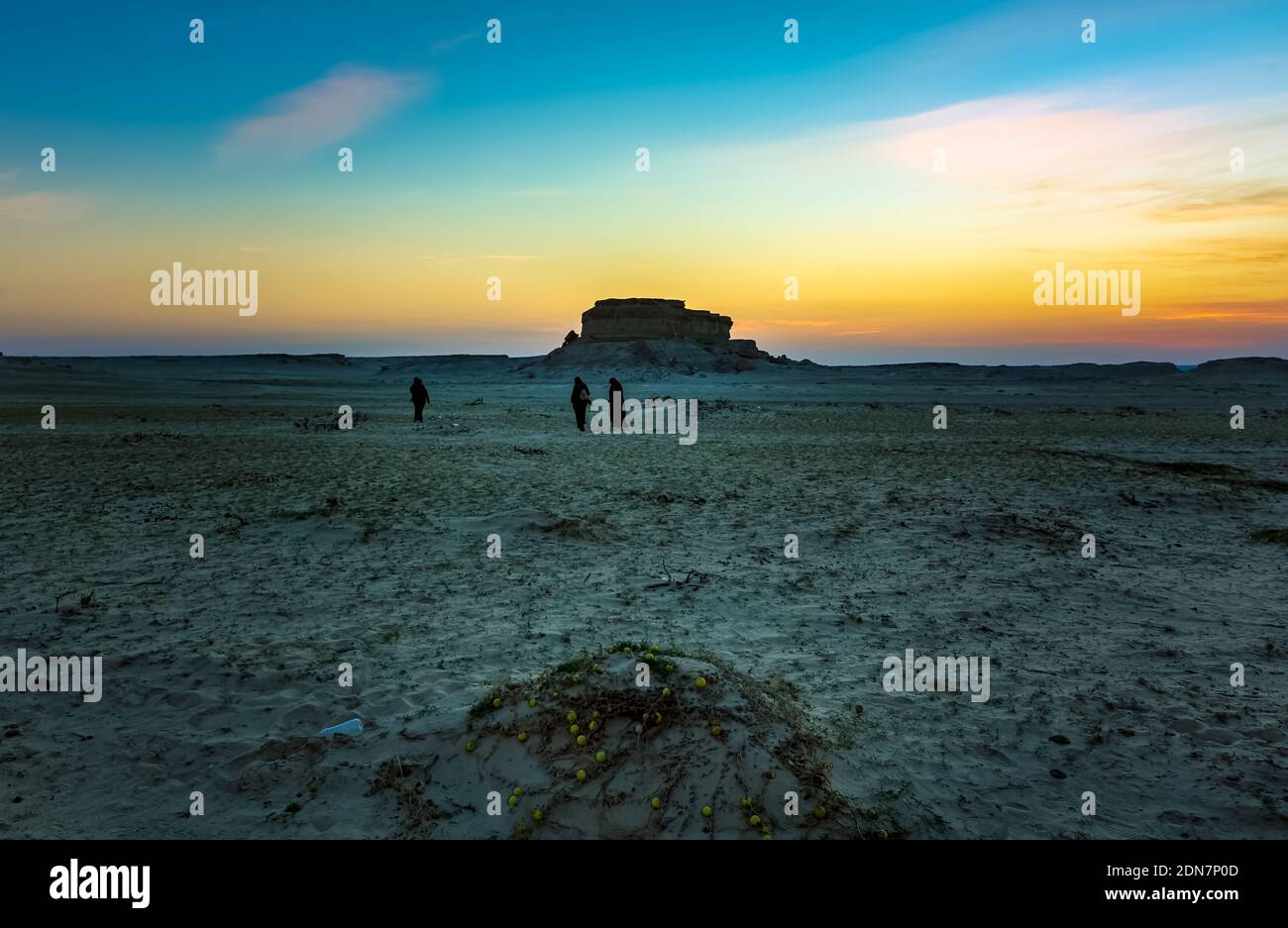 Magnifique vue sur le paysage au coucher du soleil dans le désert d'Al Sarar. Arabie Saoudite. Banque D'Images