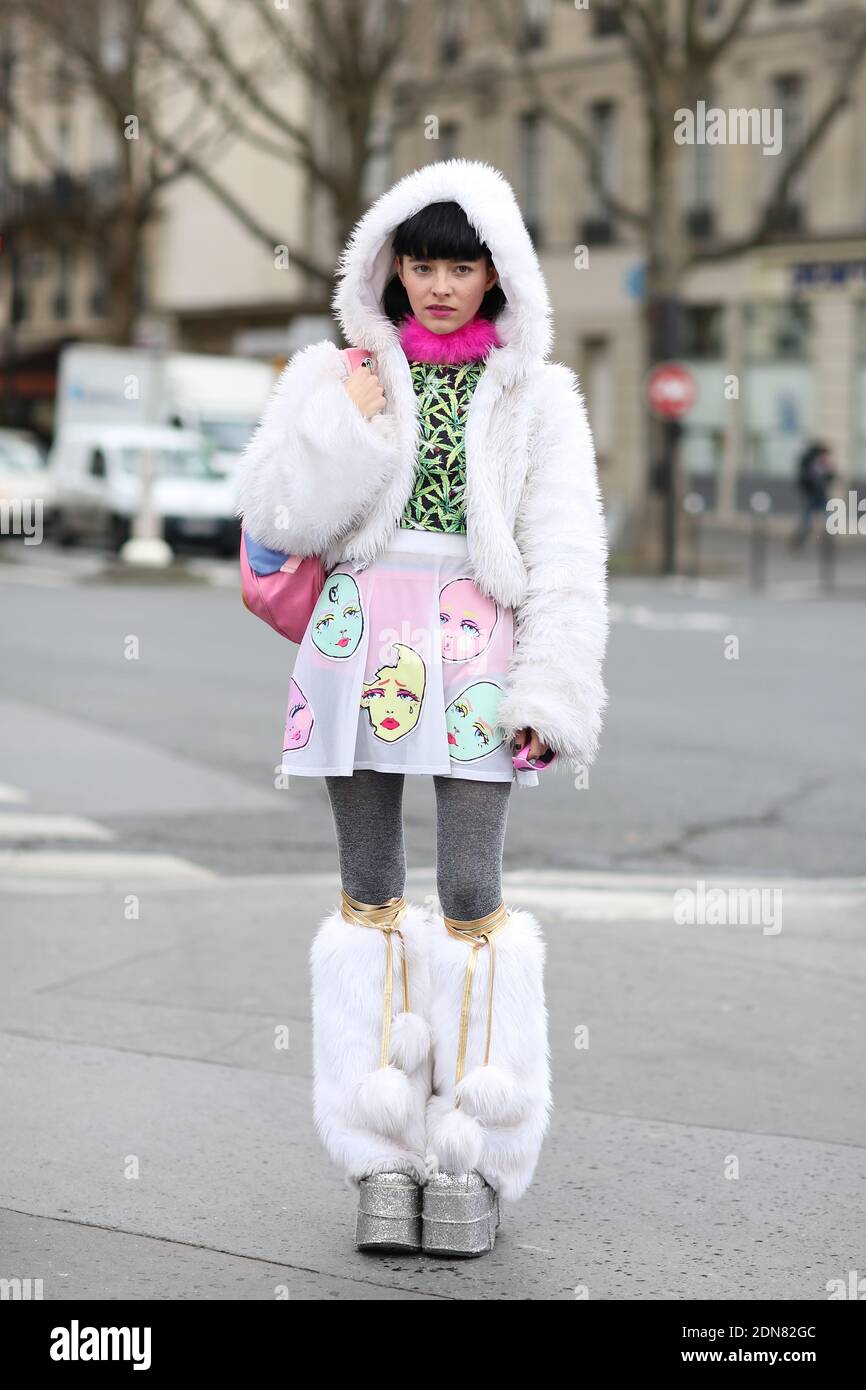 Street style, Solene Lescouet (étudiante à la mode) arrive à Lea Peckre  automne-hiver 2015-2016 prêt-à-porter salon tenu à l'Institut du monde  arabe à Paris, France, le 3 mars 2015. Photo de Marie-Paola