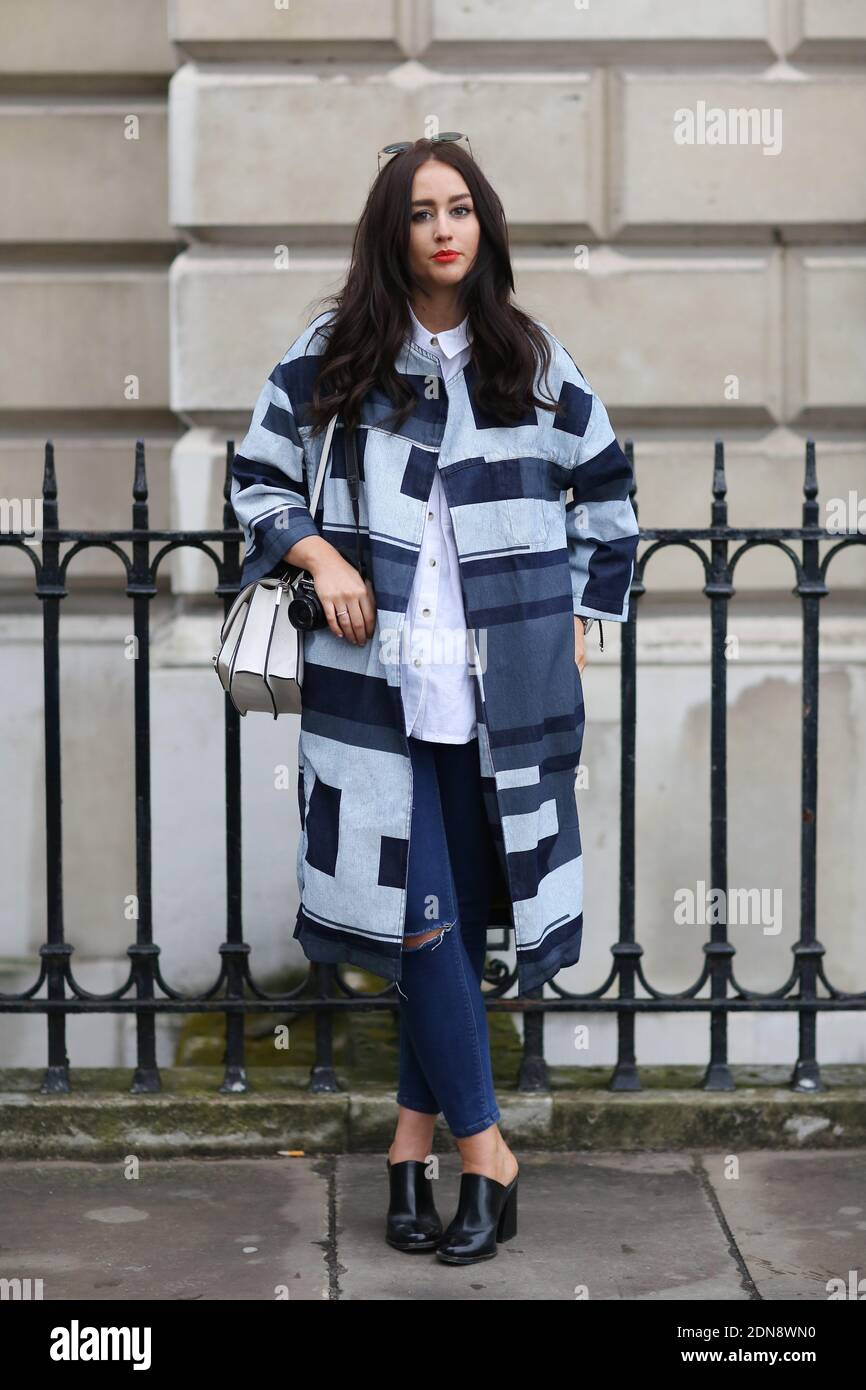 Street style, Sophie Louise Milner (journaliste de mode et blogueur)  arrivant à la semaine de la mode de Londres prêt-à-porter automne-hiver  2015-2016 qui s'est tenue à Somerset House, Londres, Angleterre le 20