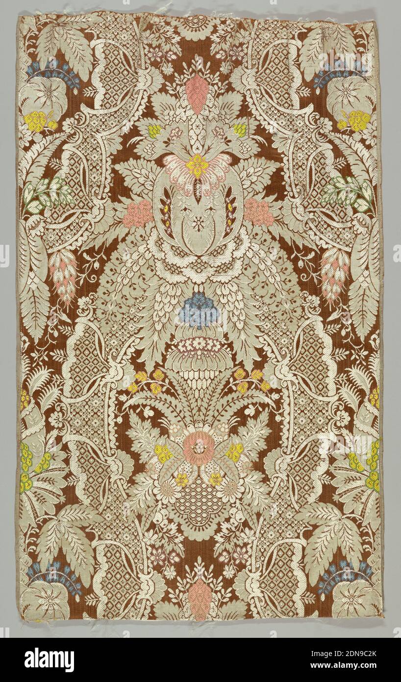 Fragments, Moyen: Soie, motif symétrique verticalement du type "dentelle" sur fond rouge rouille., France, 1730, textiles tissés, fragments Banque D'Images