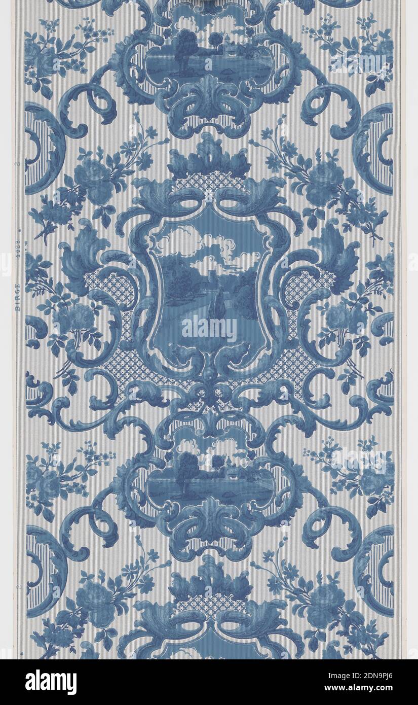 Flanc, papier imprimé à la machine, deux médaillons de paysage alternés enencadrés en médaillons d'acanthus symétriques. Le treillis ou le treillis et les branches florales remplissent l'arrière-plan. Imprimé en bleu et blanc sur un sol rayé blanc. Imprimé en lisière: 'Birge 4428'., NOTE: 1 duplicata dans W131 (61:1:1), Buffalo, New York, États-Unis, 1890–1920, revêtements muraux, flanc Banque D'Images
