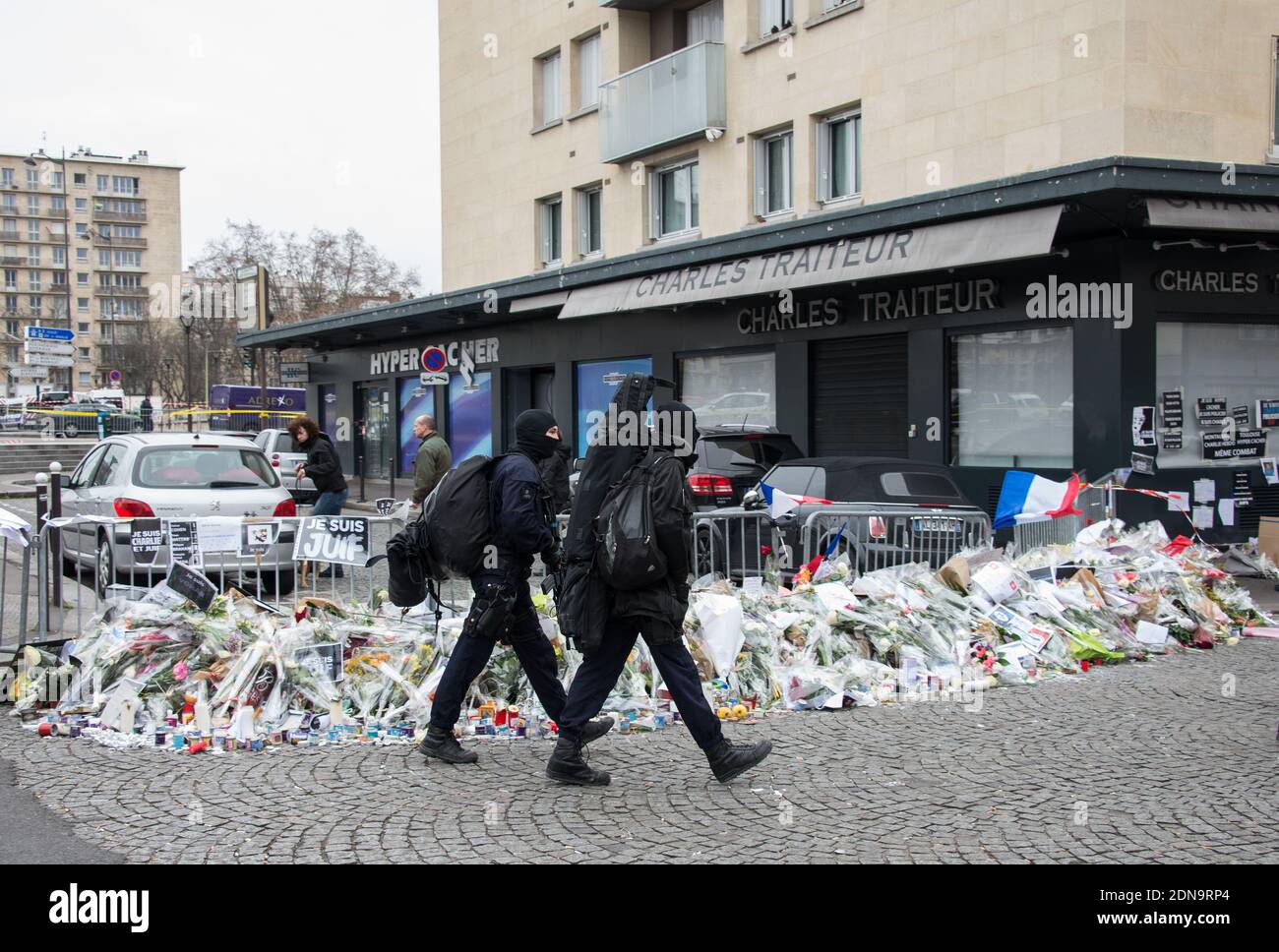 Benjamin Netanyahu rend hommage aux 4 victimes juives tuées par Amedy Coulibaly au magasin Hyper Casher, porte de Vincennes à Paris, France, le 12 janvier 2015. Photo de William Stevens/ABACAPRESS.COM Banque D'Images