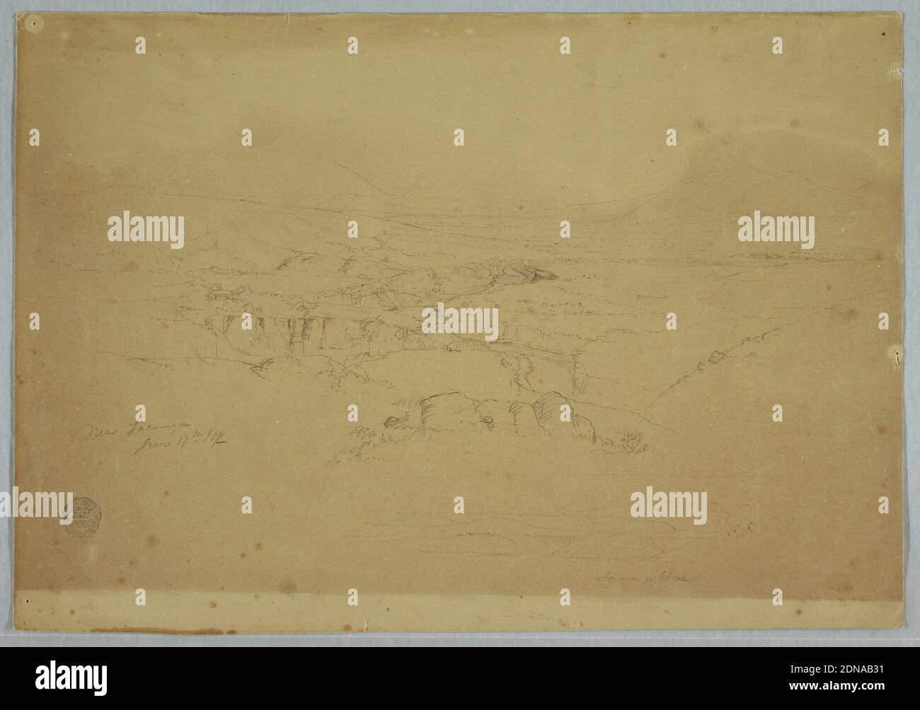 Dessin. Esquisses. Paysage, 'près de Tacunga', Equateur, église Frederic Edwin, américaine, 1826–1900, Graphite sur papier brun, vue horizontale d'une vallée, avec un lit de ruisseau profondément coupé s'étendant vers un fond montagneux, contenant une maison dans le milieu de la gauche et un village ou ville dans le milieu de la droite arrière., 17 juin 1857, paysages, Dessin Banque D'Images Dessin. Esquisses. Paysage, 'près de Tacunga', Equateur, église Frederic Edwin, américaine, 1826–1900, Graphite sur papier brun, vue horizontale d'une vallée, avec un lit de ruisseau profondément coupé s'étendant vers un fond montagneux, contenant une maison dans le milieu de la gauche et un village ou ville dans le milieu de la droite arrière., 17 juin 1857, paysages, Dessin Banque D'Images