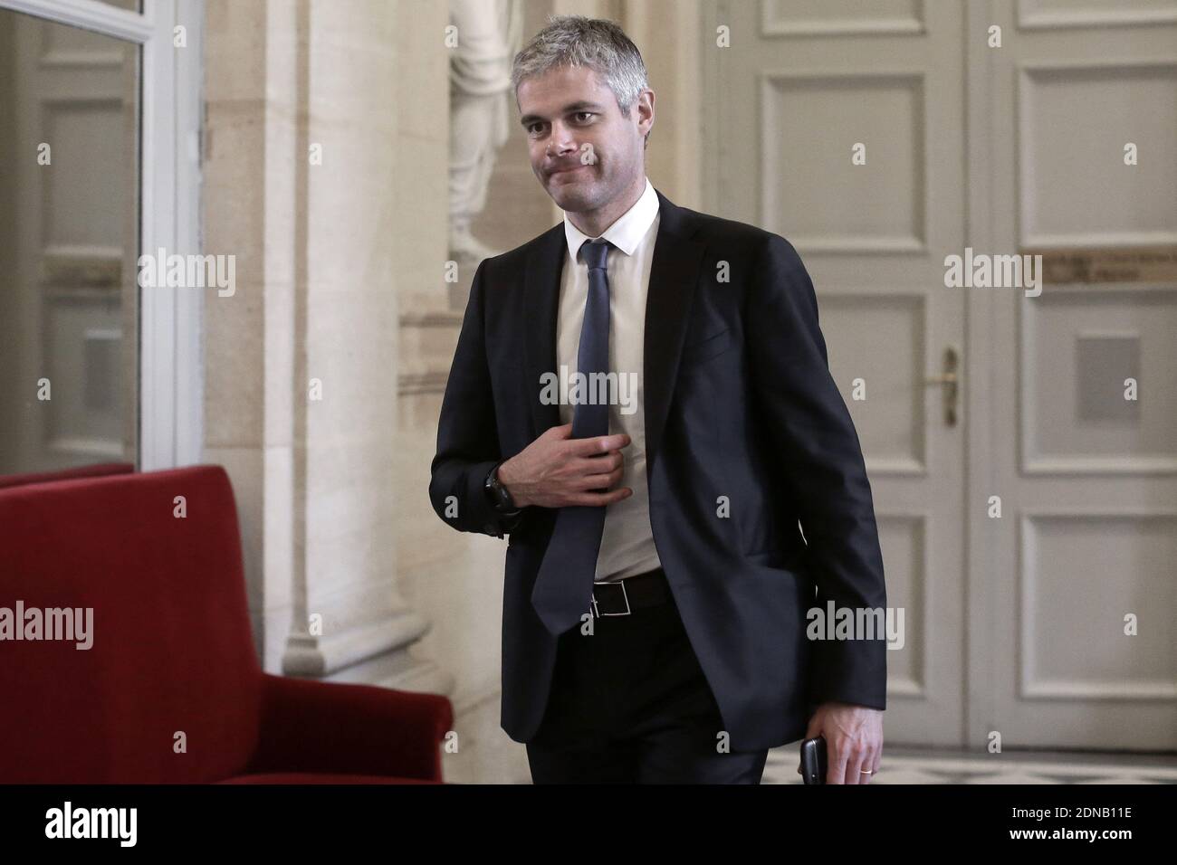 Le député de l'UMP, Laurent Wauquiez, est photographié aux quatre colonnes lors de l'heure des questions à l'Assemblée nationale à Paris, en France, le 27 juin 2015. Photo de Stephane Lemouton/ABACAPRESS.COM Banque D'Images