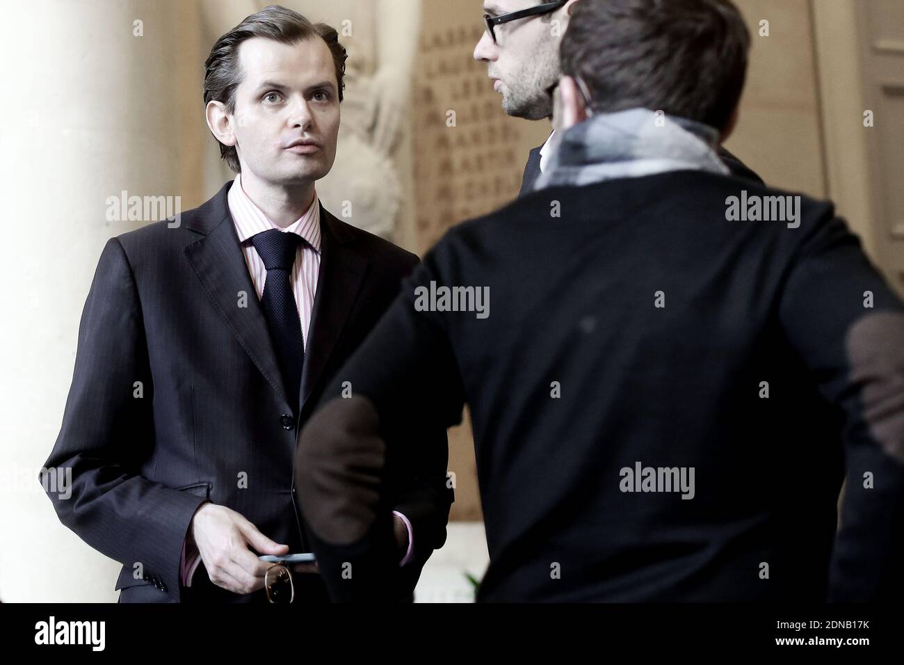 Guillaume Larrivant, député UMP, est photographié aux quatre colonnes lors de l'heure des questions à l'Assemblée nationale à Paris, en France, le 27 juin 2015. Photo de Stephane Lemouton/ABACAPRESS.COM Banque D'Images