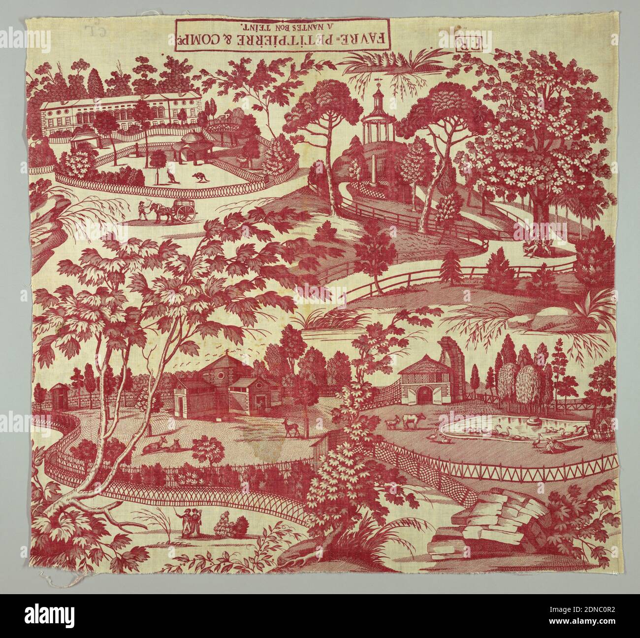 Le jardin des plantes, Petitpierre & Compe., (Nantes, France, fondée en 1770, Moyen : coton technique : imprimé sur une plaque de cuivre gravée sur un tissage simple, Design en rouge sur un sol blanc d'un parc zoologique avec des enclos clos contenant des animaux. Les gens se balader. Chef de pièce présent sur le bord supérieur, 1802–1818, textiles imprimés, teints et peints, textile, textile Banque D'Images