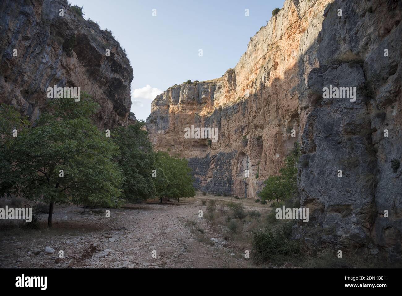 Un cliché vertical des images étonnantes de Barranco de la Hoz Seca, Espagne Banque D'Images