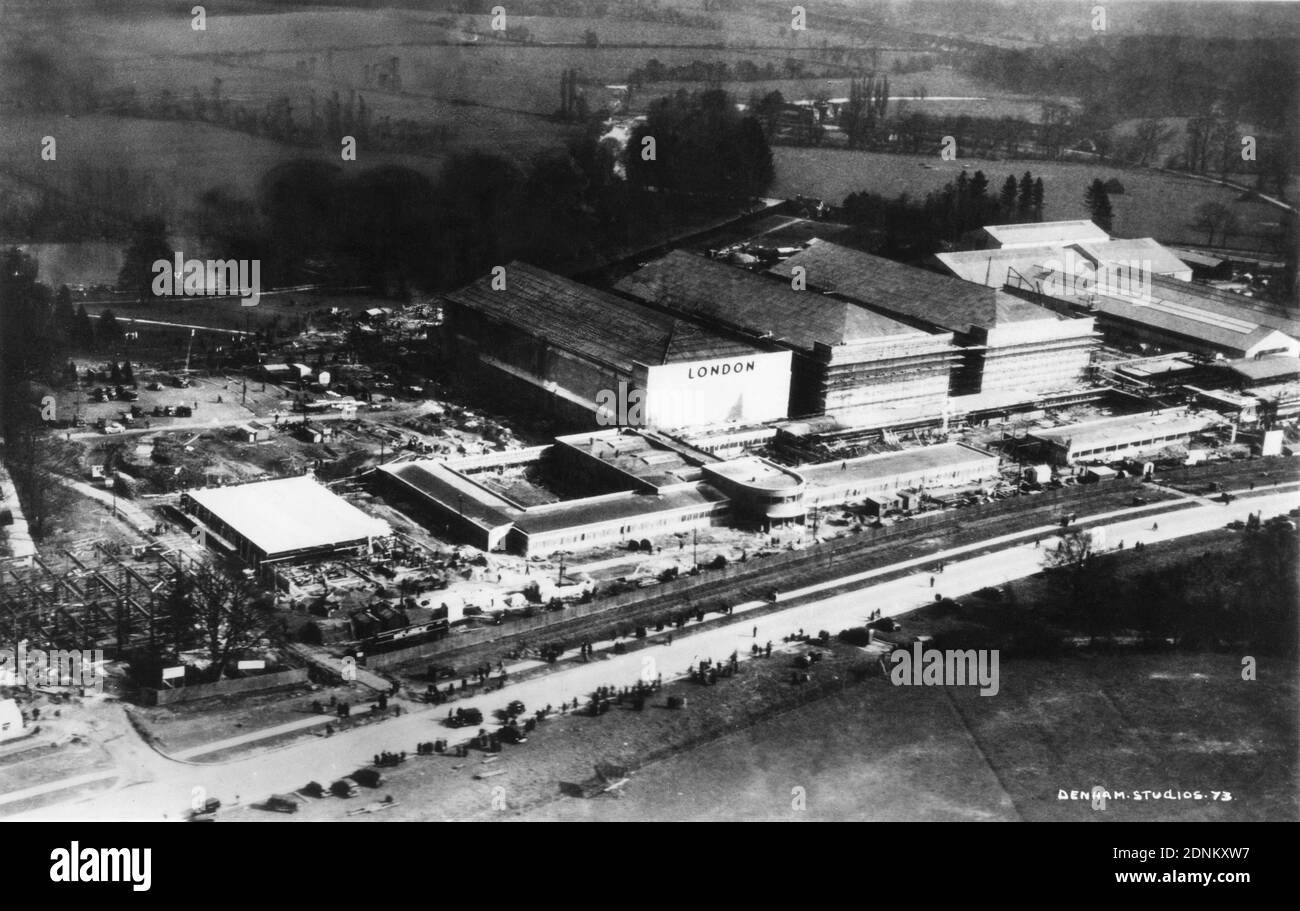 DENHAM FILM STUDIOS récemment construit et encore inachevé en 1936 Dans le Buckinghamshire Angleterre conçu par les architectes Walter Gropius et Maxwell Frite pour LES PRODUCTIONS CINÉMATOGRAPHIQUES D'ALEXANDER KORDA À LONDRES Banque D'Images