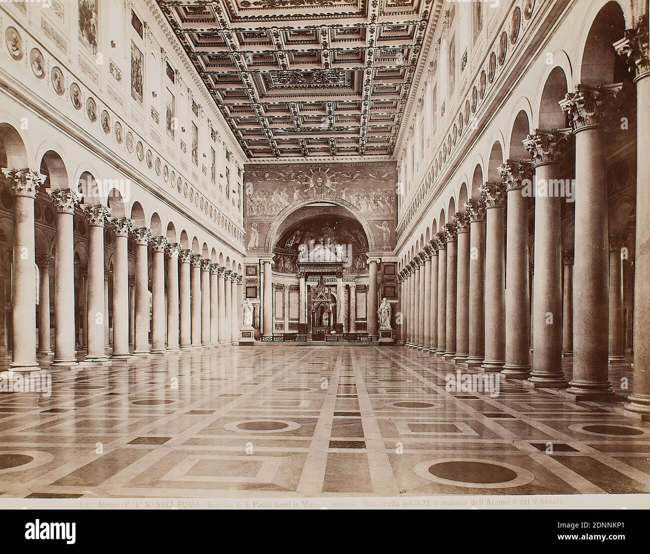 Basilique Saint-Paul devant les murs, intérieur, Rome, papier albumine,  processus positif noir et blanc, taille de l'image: Hauteur: 19.50 cm;  largeur: 24.70 cm, ROMA - Basilique di S. Paolo fuori le Mura.