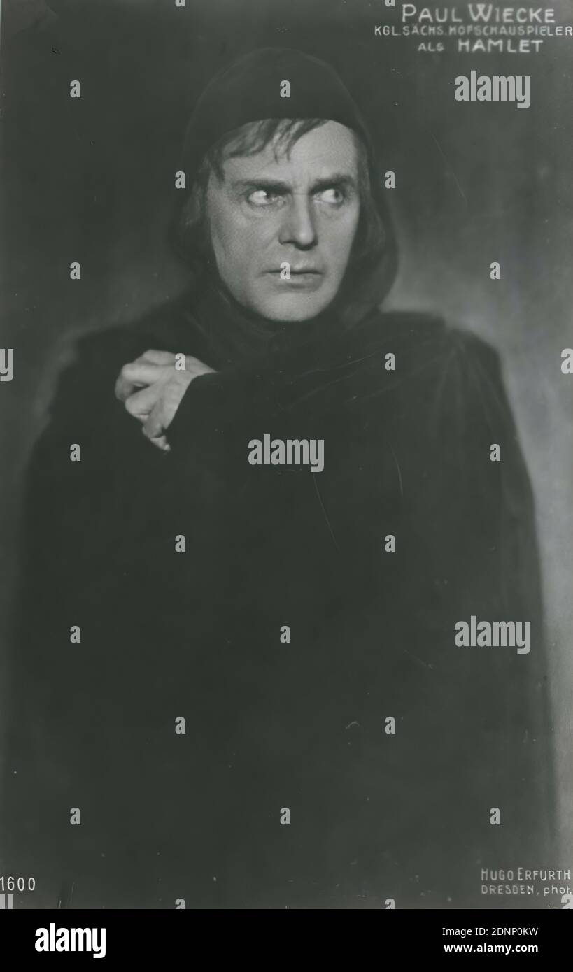 Hugo Erfurth, Paul Wiecke AS Hamlet, papier de gélatine d'argent, processus positif noir et blanc, taille de l'image: Hauteur: 22.8 cm; largeur: 14.7 cm, signé, exposé: HUGO ERFURTH, DRESDE, photographié, inscrit: Recto: Haut à droite, exposé: PAUL WIECKE, KGL. AXE. HOFSCHAUSPIELER, ALS HAMLET; exposé bas à gauche: 1600, en plomb: repro no, inscrit: Carton: repro no, Stamp: Carton O. r.: Manuscrit en plomb ajouté: 311, portrait, portrait, homme, acteur, actrice, au début du XXe siècle Hugo Erfurth est l'un des photographes professionnels les plus célèbres en Allemagne Banque D'Images