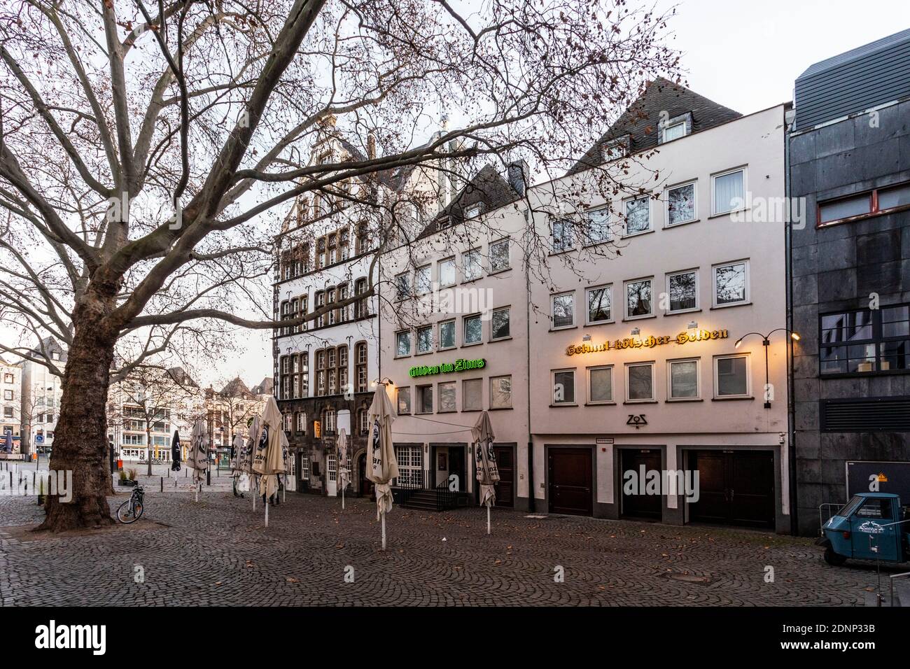 Heumarkt et pubs fermés dans la vieille ville de Cologne Après le verrouillage dans la crise de Corona Banque D'Images