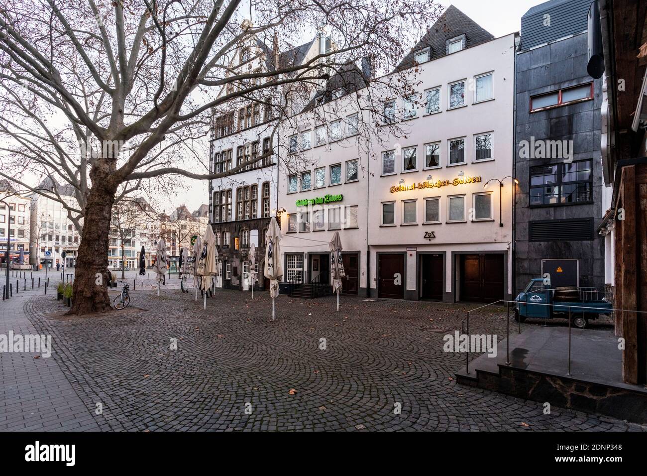 Heumarkt et pubs fermés dans la vieille ville de Cologne Après le verrouillage dans la crise de Corona Banque D'Images