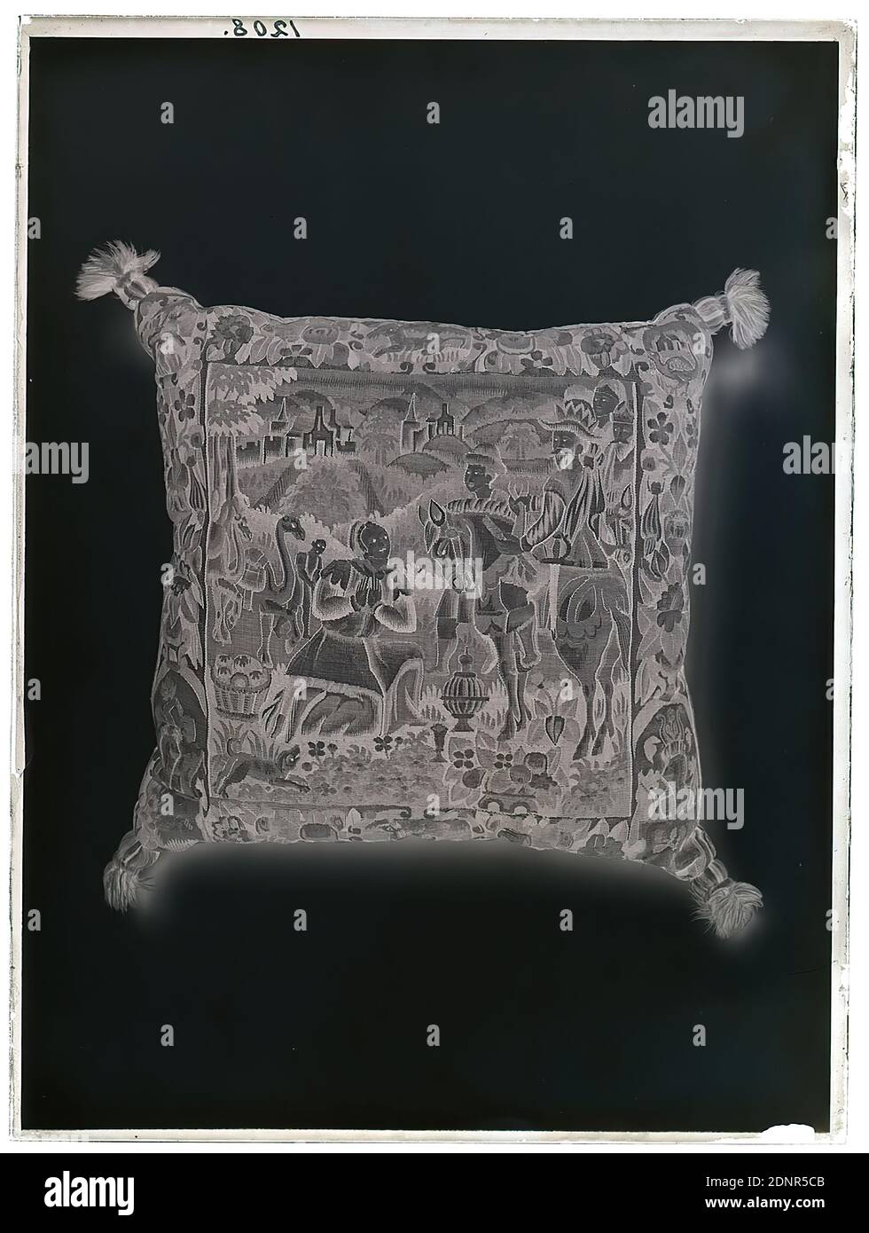 Wilhelm Weimar, coussin avec motif le roi Salomon reçoit Reine de Sheba, négatif en verre, négatif noir et blanc procédé, total: Hauteur: 23.8 cm; largeur: 17.8 cm, numéroté: Haut à gauche : en encre noire: 1208, arts et artisanat, arts et artisanat, design industriel, travail des arts appliqués (linge, tissus), chien, femme, ornements floraux, travail des arts appliqués (textiles Banque D'Images
