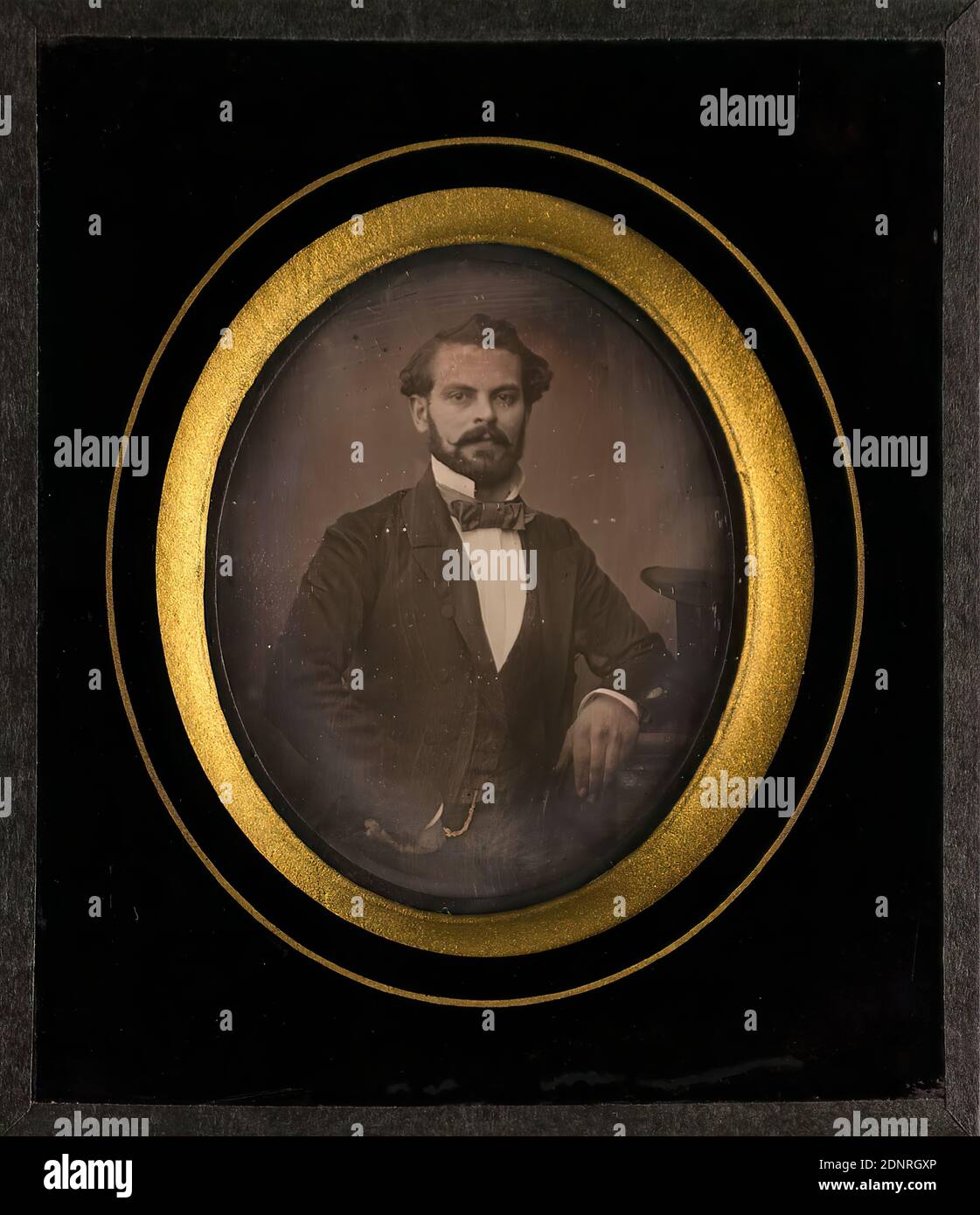 M. H. Janssen, daguerréotype, taille de l'image: Hauteur: 6,10 cm; largeur: 5,70 cm, en encre sur l'étiquette: Titre, photographie de portrait, homme, portrait en demi-longueur, figure assise Banque D'Images