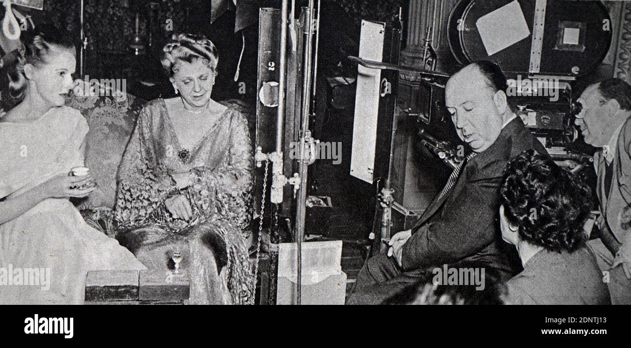 Photographie prise sur le set de "l'affaire Paradine" avec Alida Valli, Louis Jourdan, Gregory Peck et Ann Todd. Banque D'Images